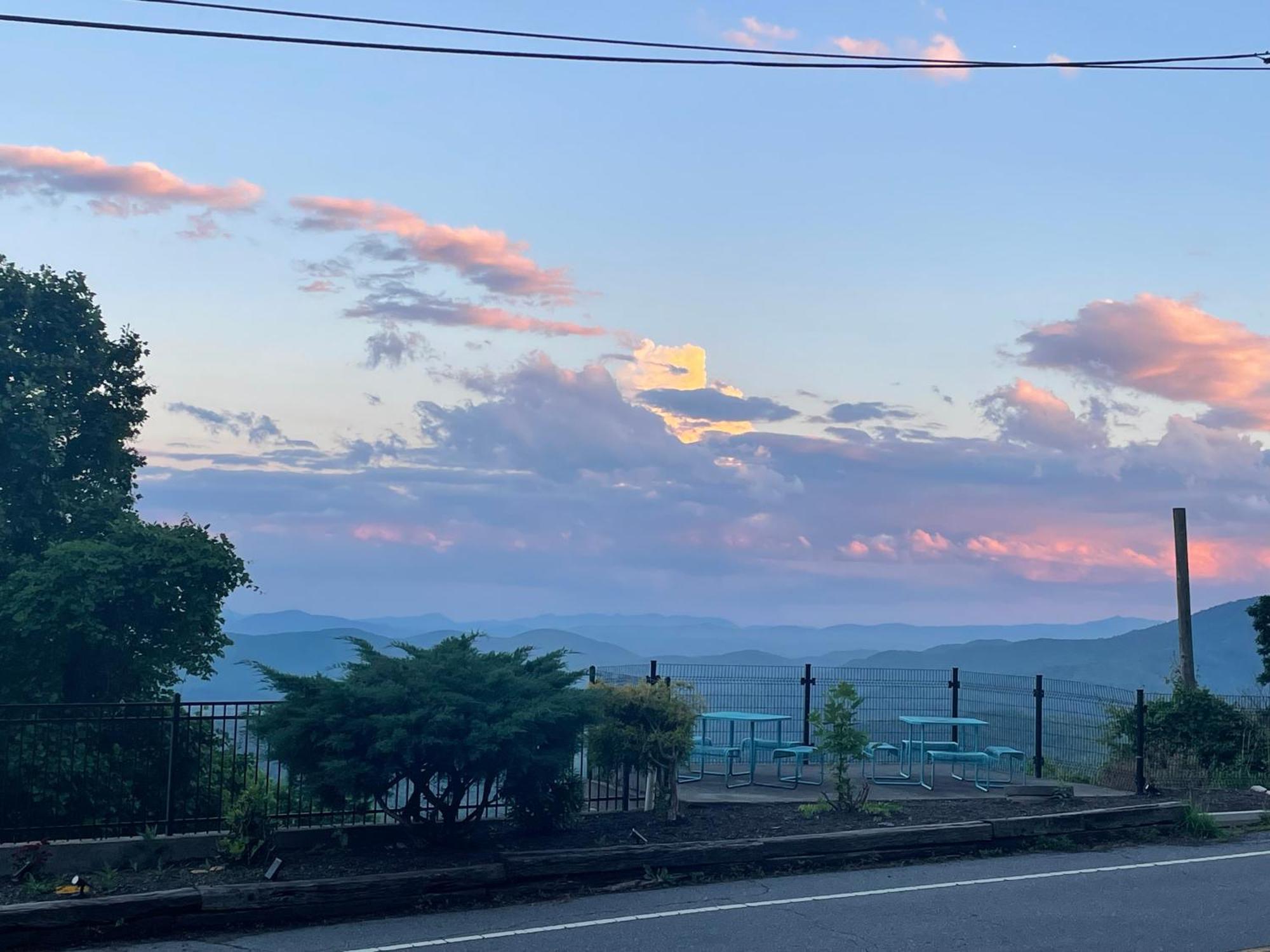 Skyline Village Inn Spruce Pine 外观 照片